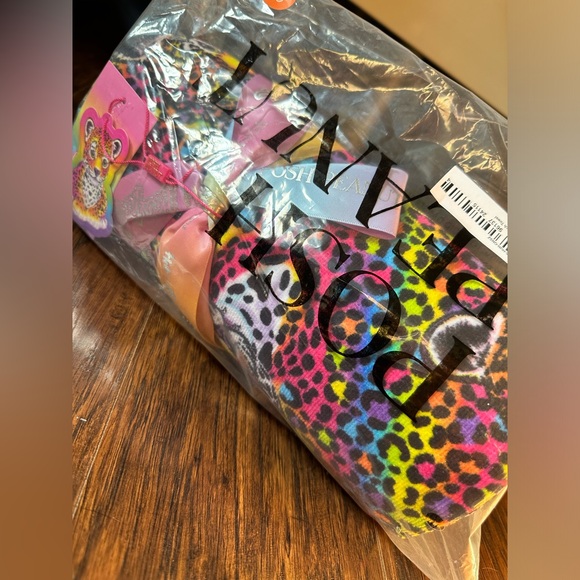 POSH PEANUT X LISA FRANK TOWEL - Picture 4 of 6